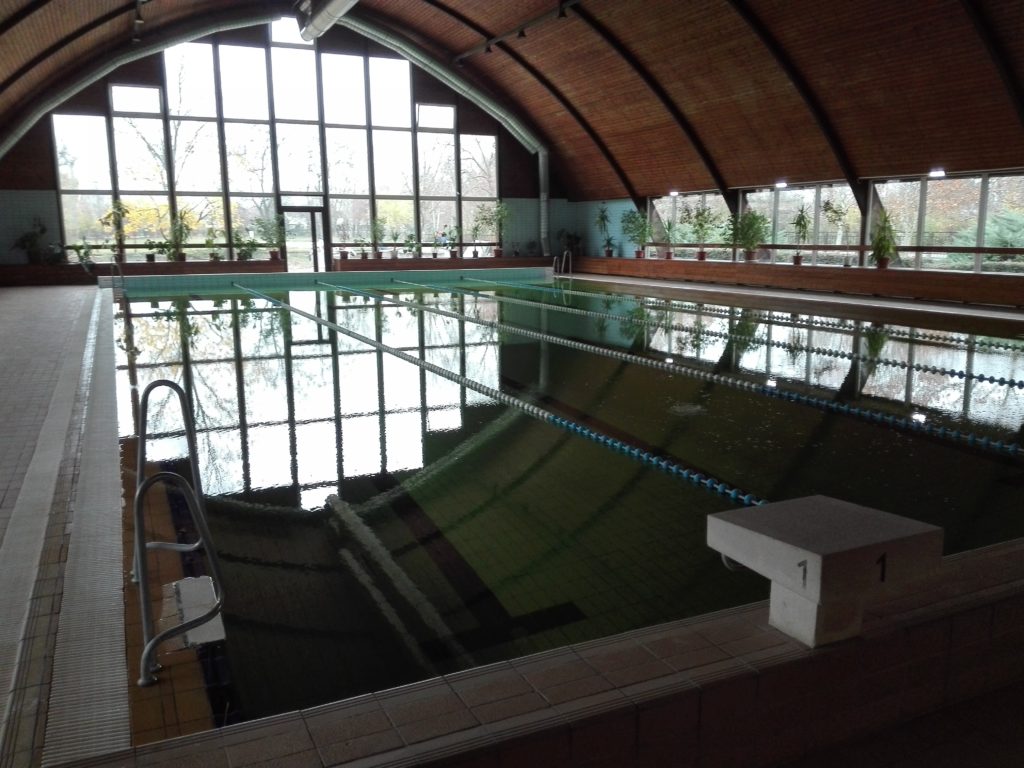 Fedett úszómedence rekonstrukció 2017